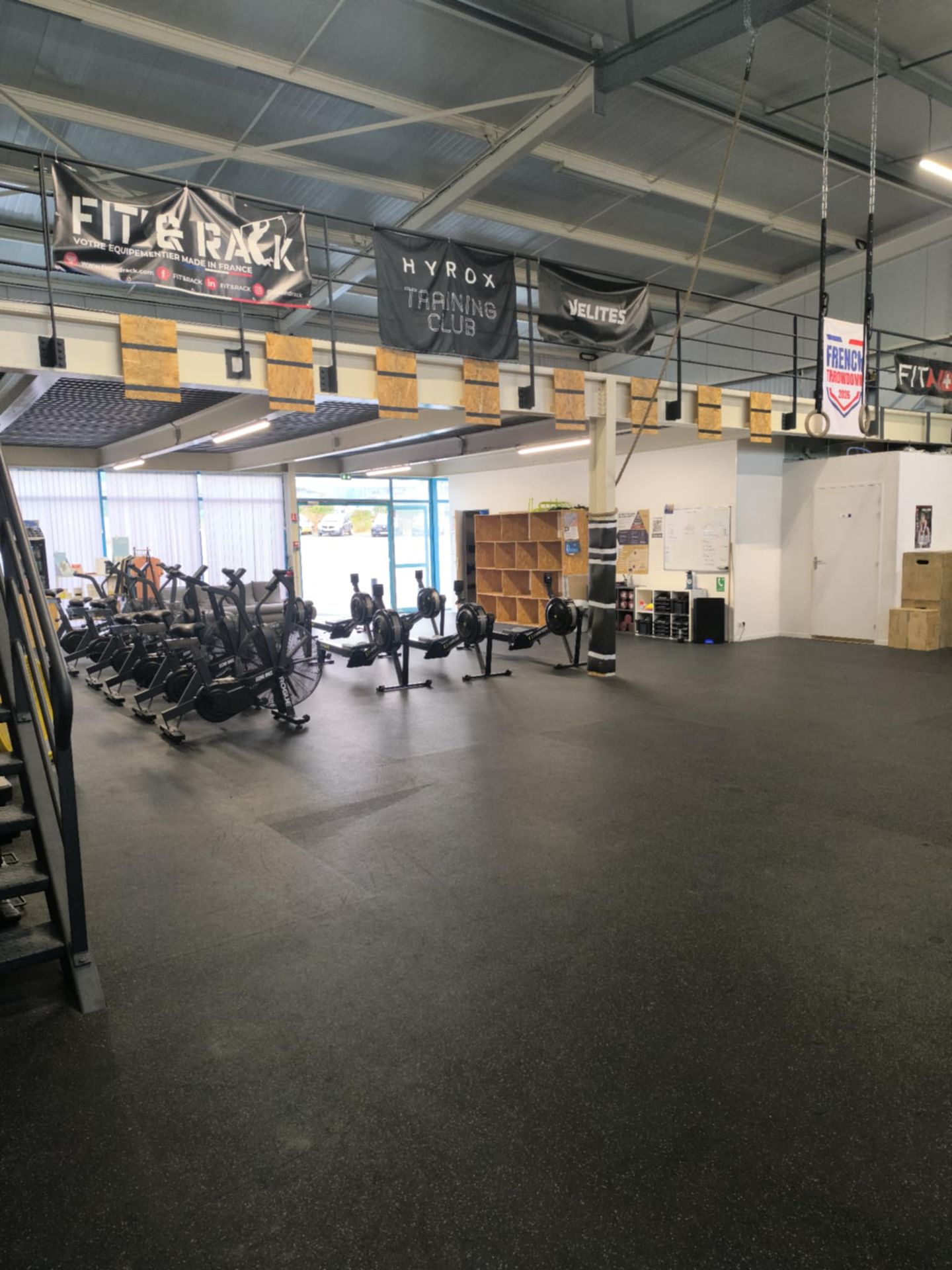 Entraînement Hyrox, rameurs et assault bikes, CrossFit Ocelot